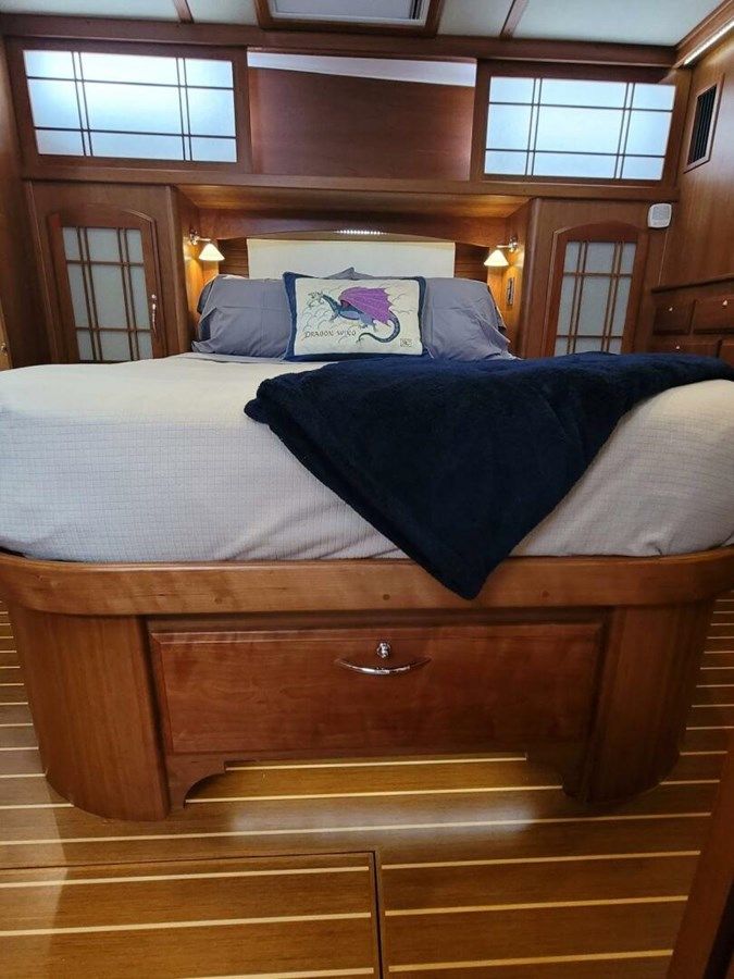 Продажа яхты The Dark Side 47