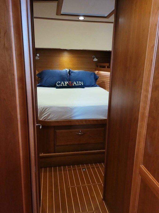 Купить яхту The Dark Side - SABRE в Shestakov Yacht Sales