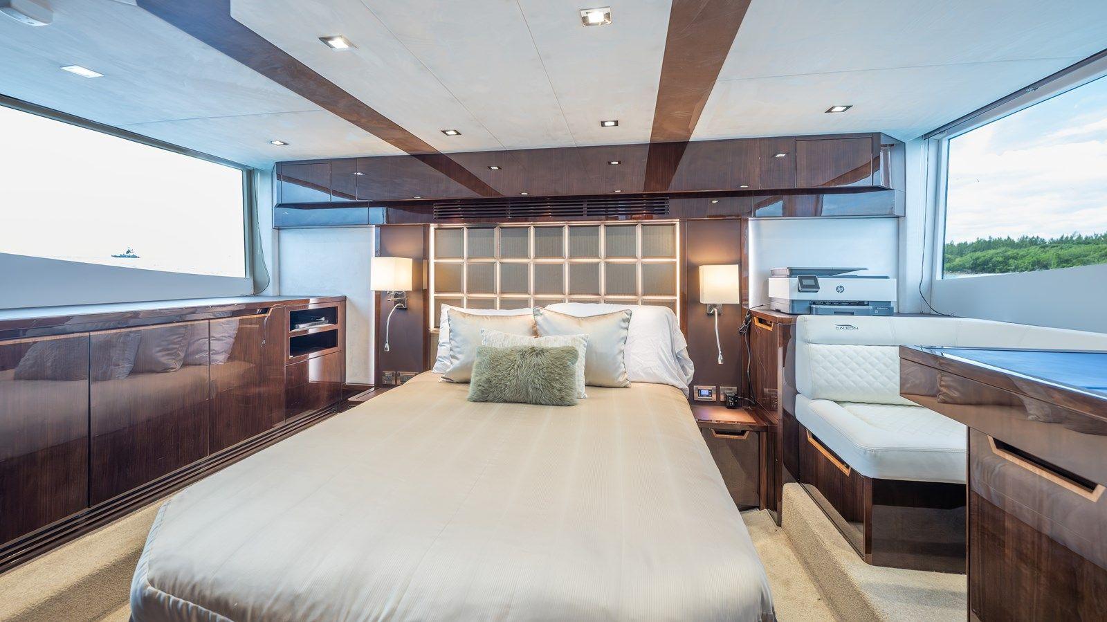 Buy a yacht INFINITY 2020