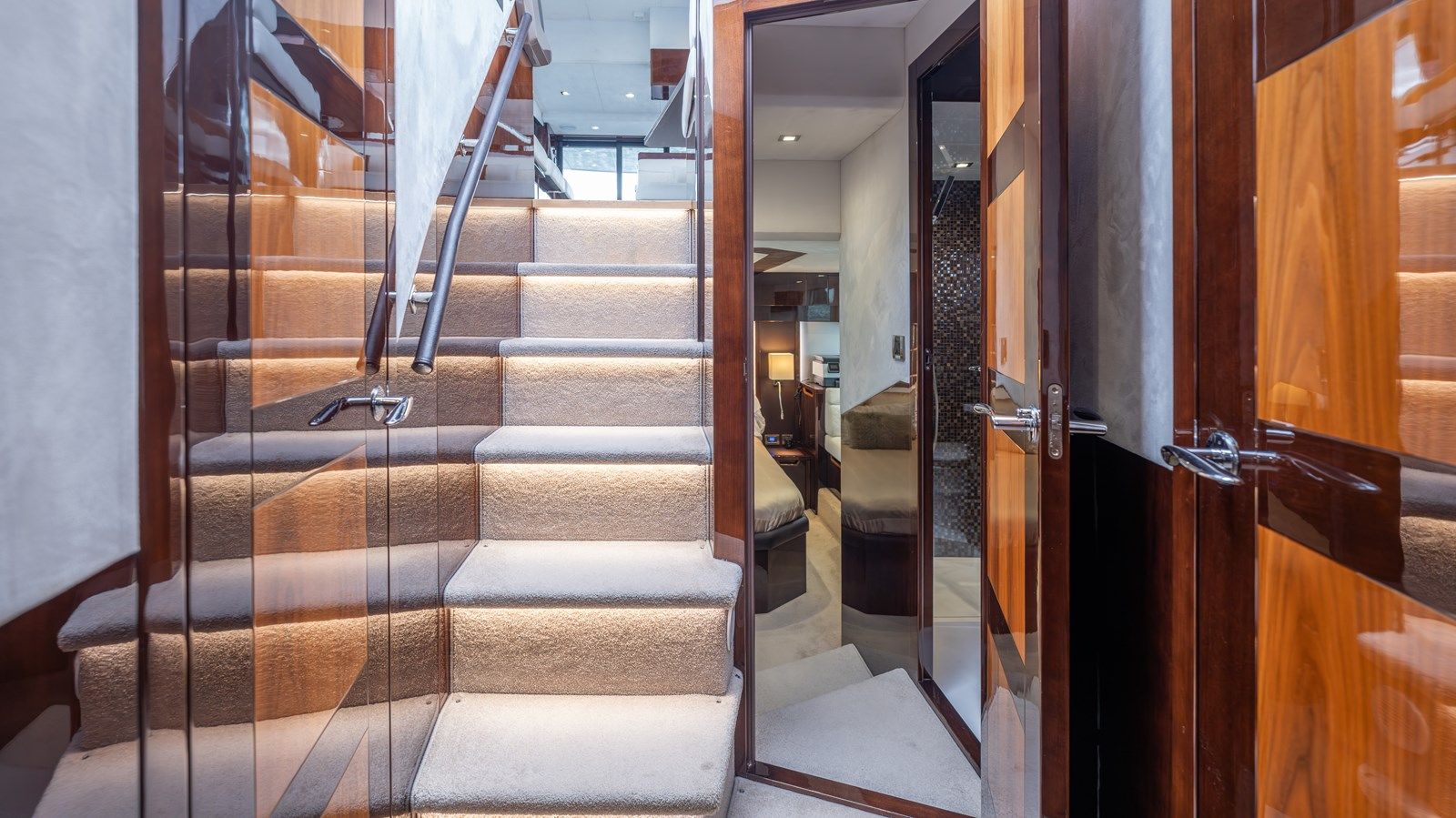 Buy a yacht INFINITY 2020