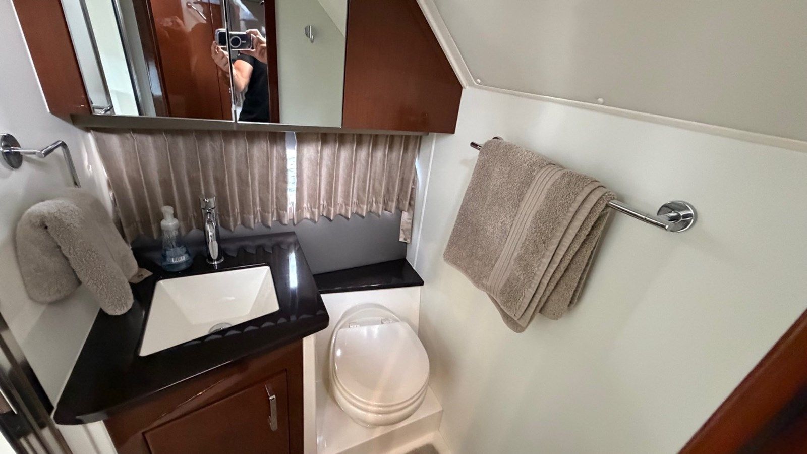 Продажа яхты MJ - Carver Yachts