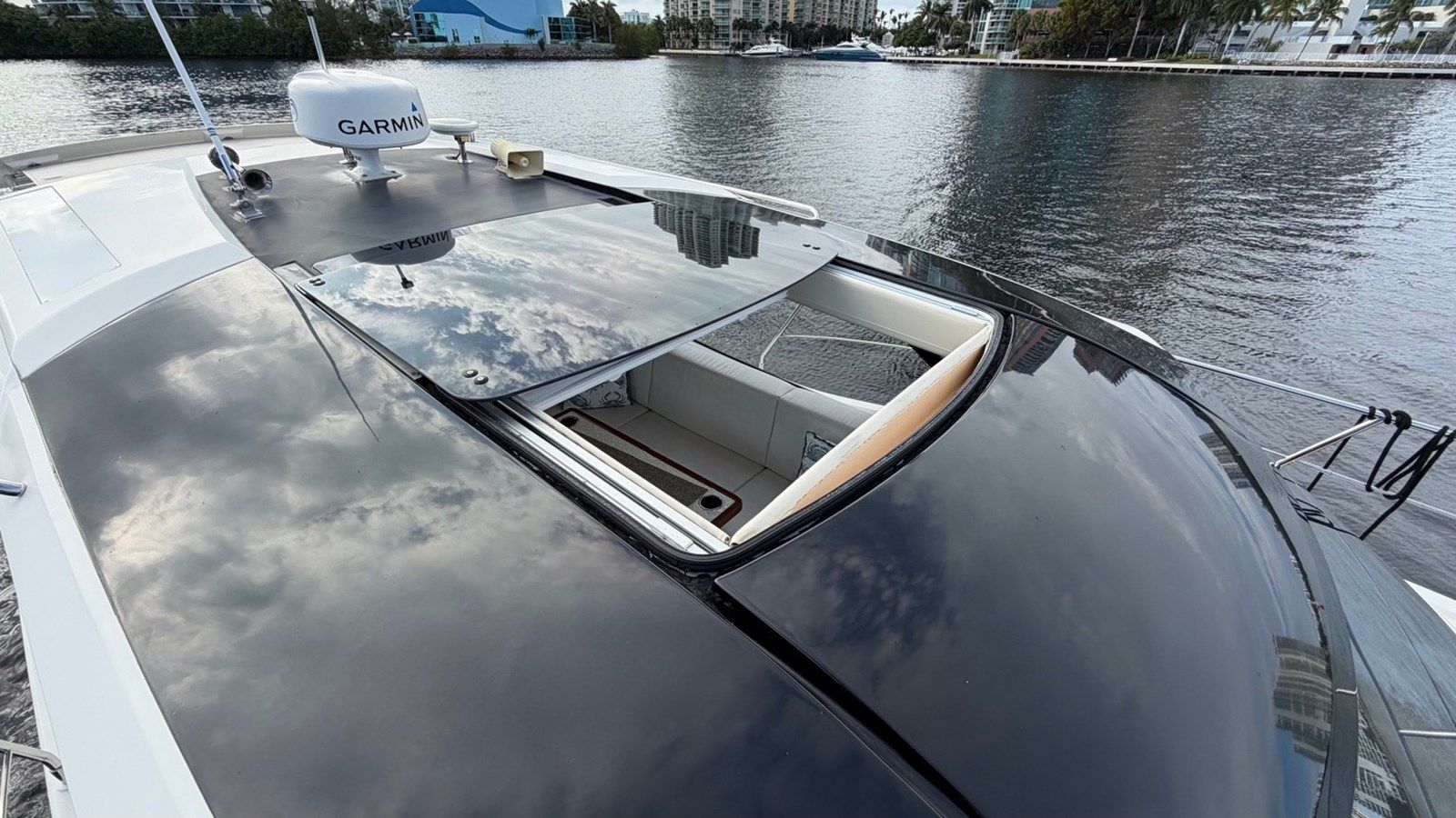 Стоимость яхты MJ - Carver Yachts