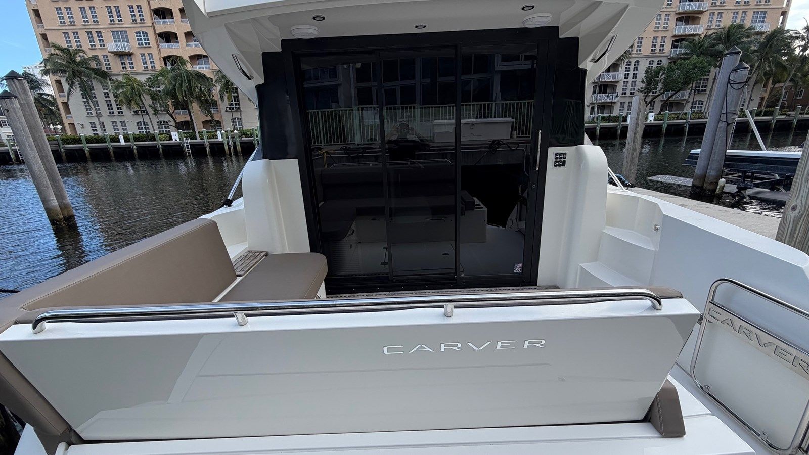 Лучшая цена на MJ - Carver Yachts
