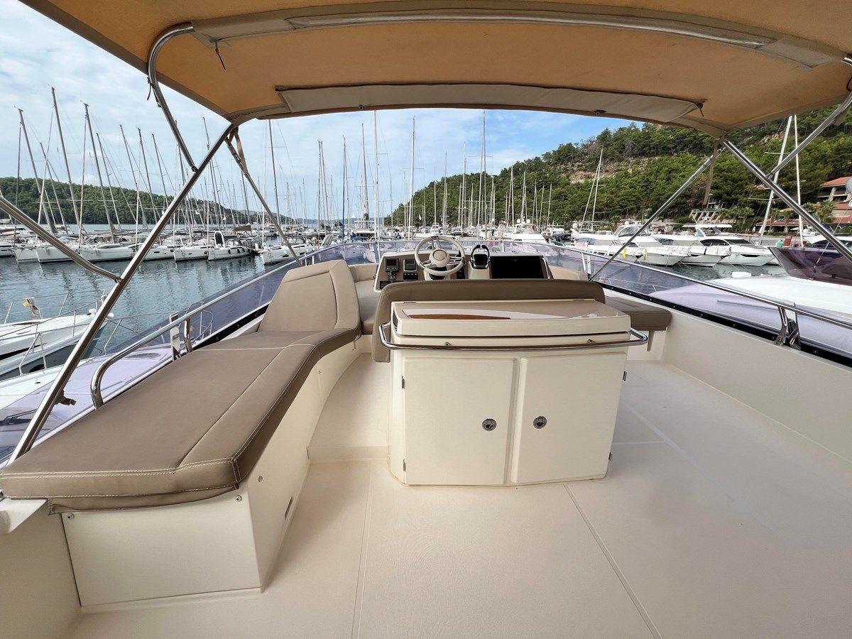 the best price on PRESTIGE 60 - Beneteau