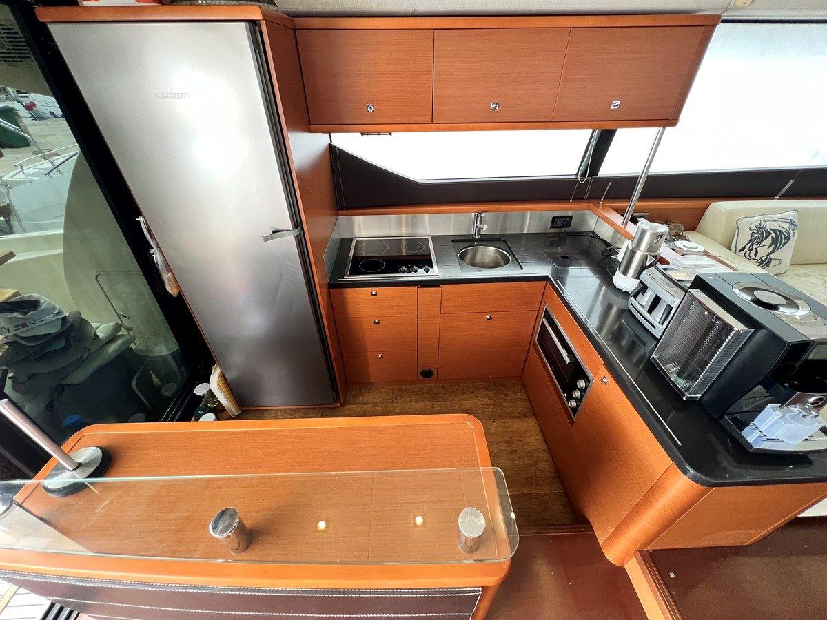 the best price on PRESTIGE 60 - Beneteau