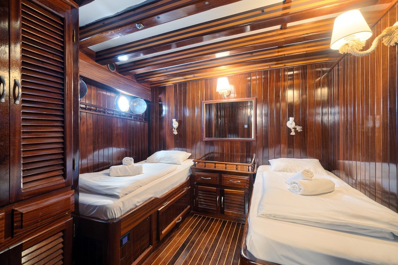 Лучшая цена на THALASSA 2002