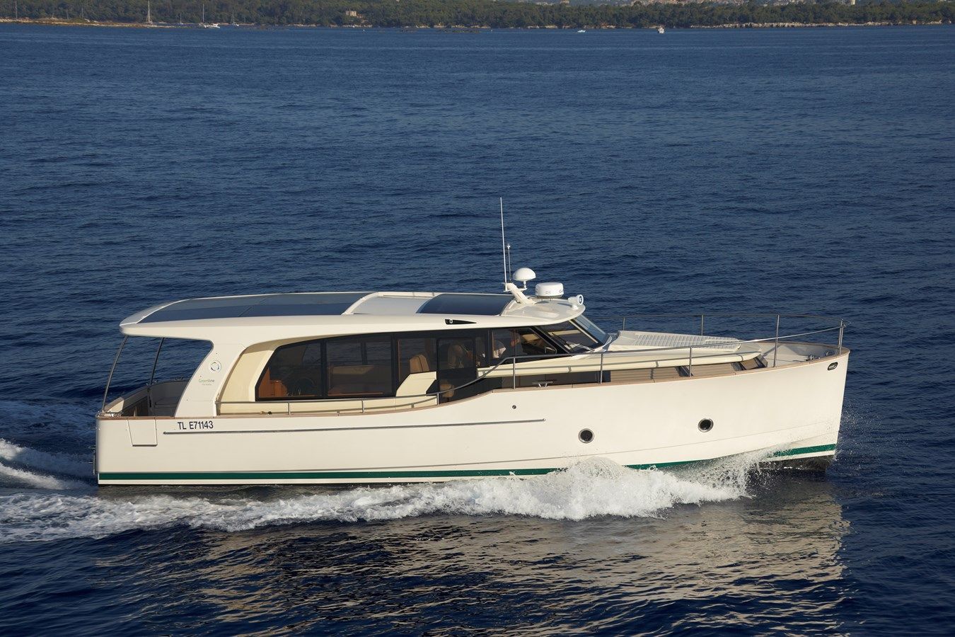 the best price on Greenline 40 Hybrid Yacht 40