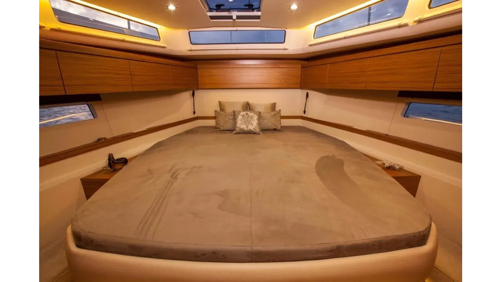 Лучшая цена на Pastiche - Greenline Yachts