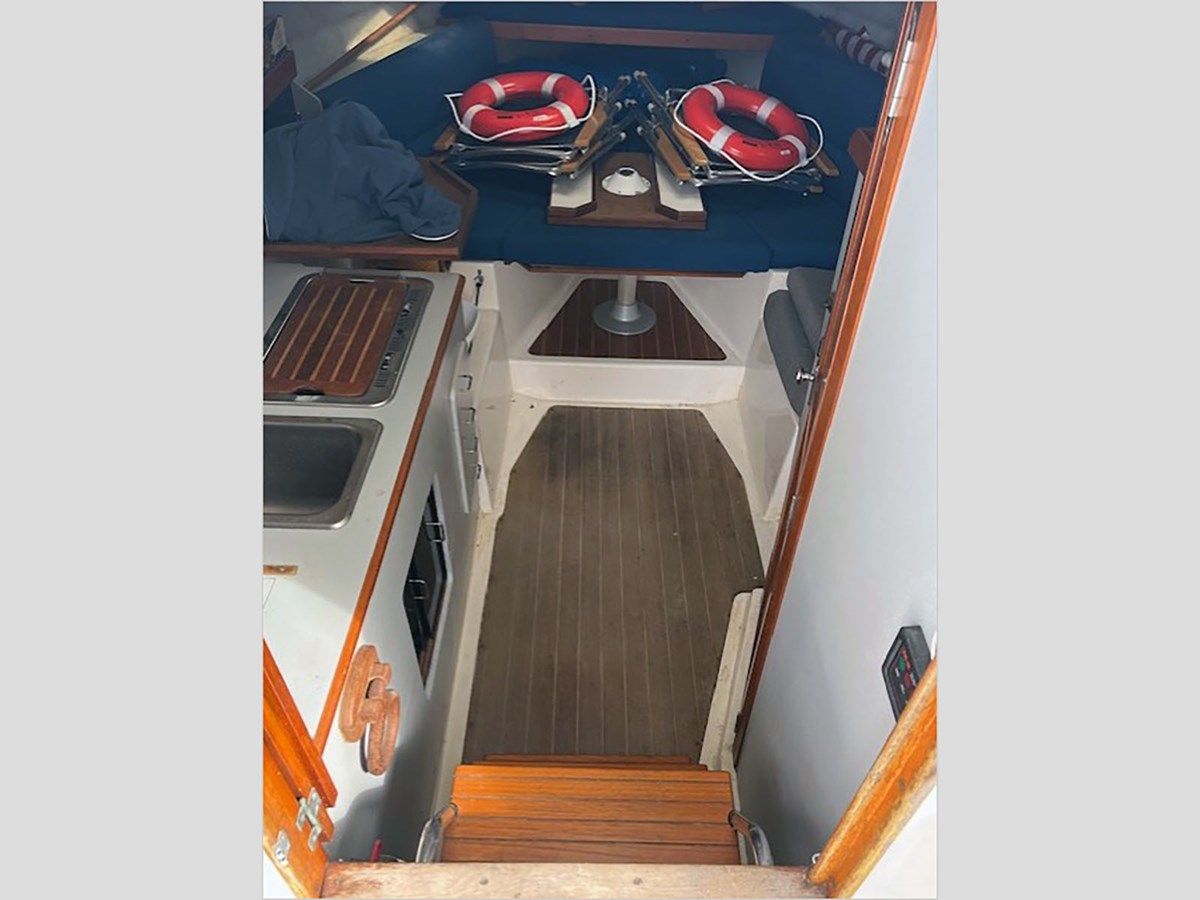 30' Luhrs 1989 Alura price