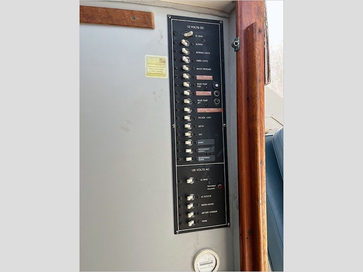 30' Luhrs 1989 Alura 1989