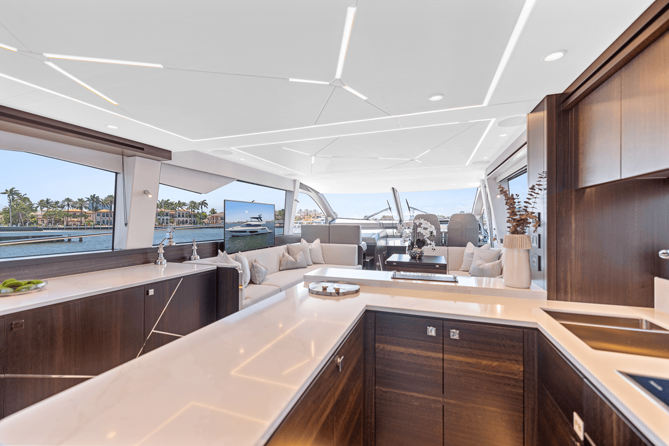 Купить яхту MANHATTAN 68 - Sunseeker в Shestakov Yacht Sales