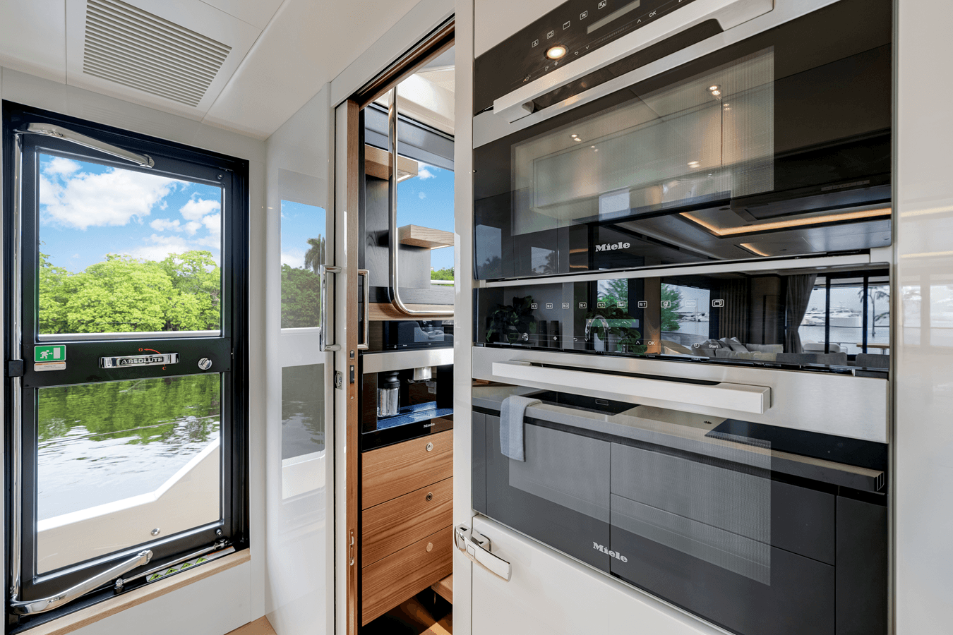 the best price on NAVETTA 75 - Absolute Yachts