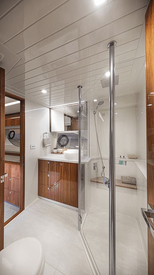 best yacht sales deals 64 SPORTS MOTOR YACHT 64