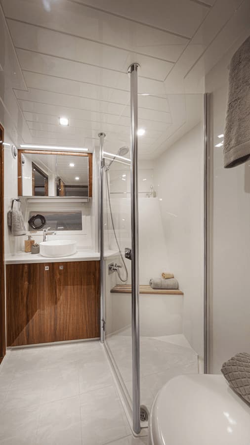 64 SPORTS MOTOR YACHT 64