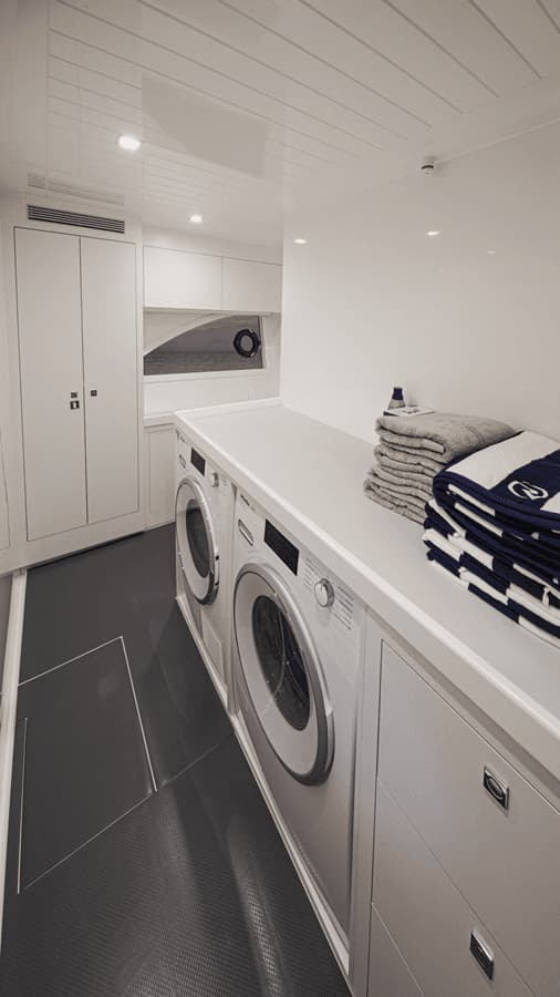 Buy a yacht 64 SPORTS MOTOR YACHT - Riviera