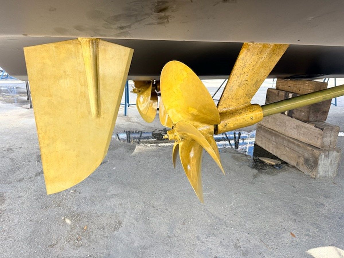 Стоимость яхты XAX66046F718 66 Flybridge