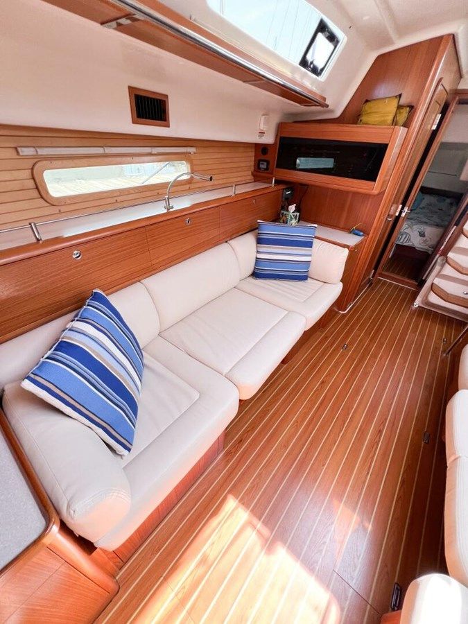 best yacht sales deals Chloe Brighid - Catalina Yachts