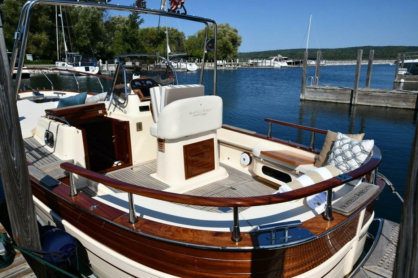 Buy a 2022 Fratelli Aprea 25 ( 7.5) 24 at Shestakov Yacht Sales