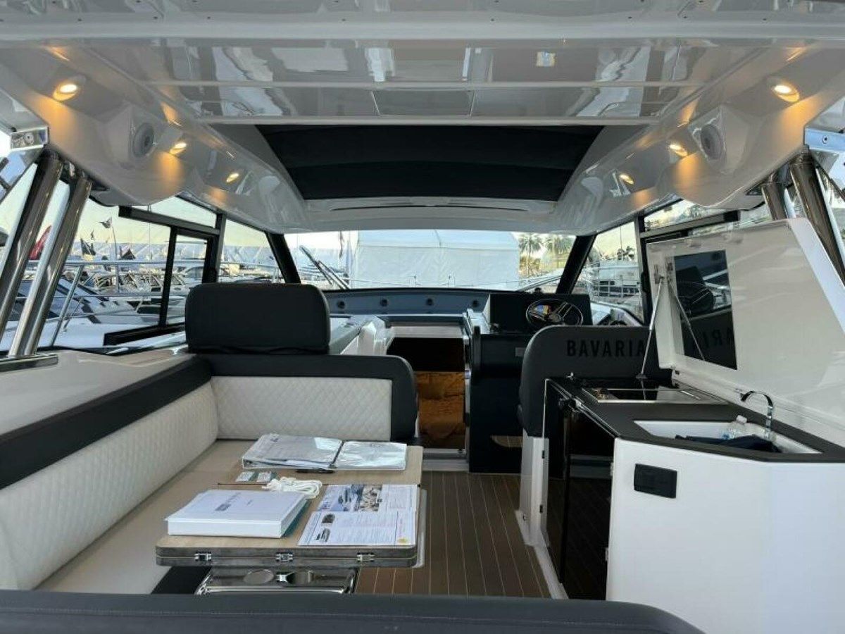 Купить 2023 Bavaria SR38 - Stock Boat 2023