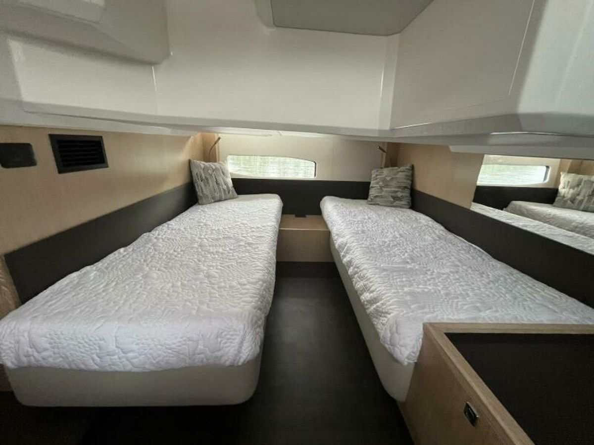 Лучшая цена на 2023 Bavaria SR38 - Stock Boat SR38