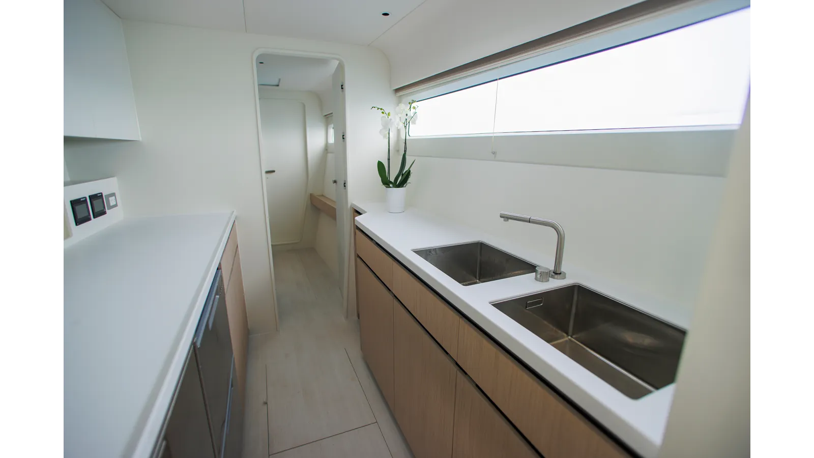 the best price on GUNBOAT 80