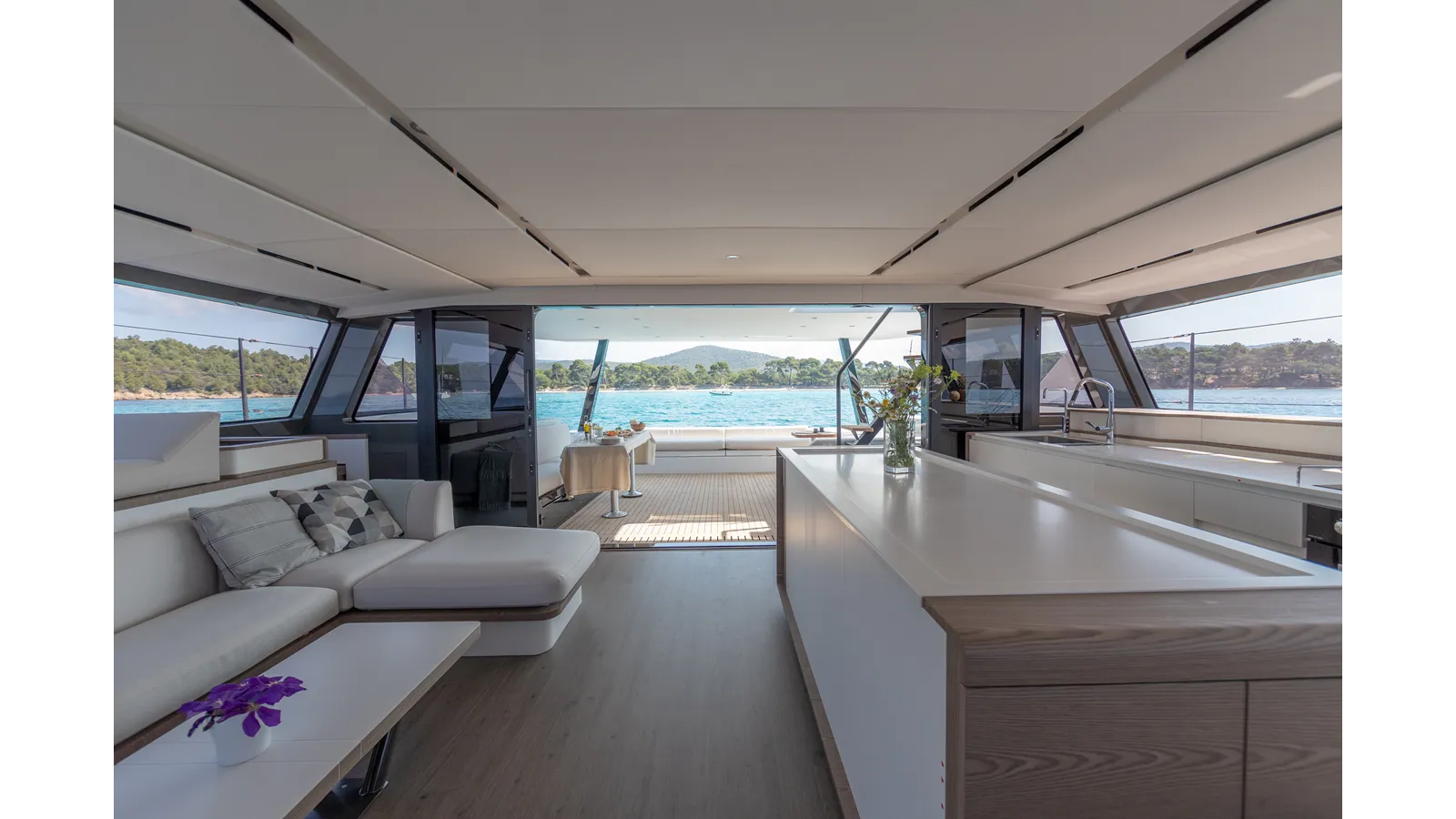 Купить яхту GUNBOAT 72 72 в Shestakov Yacht Sales