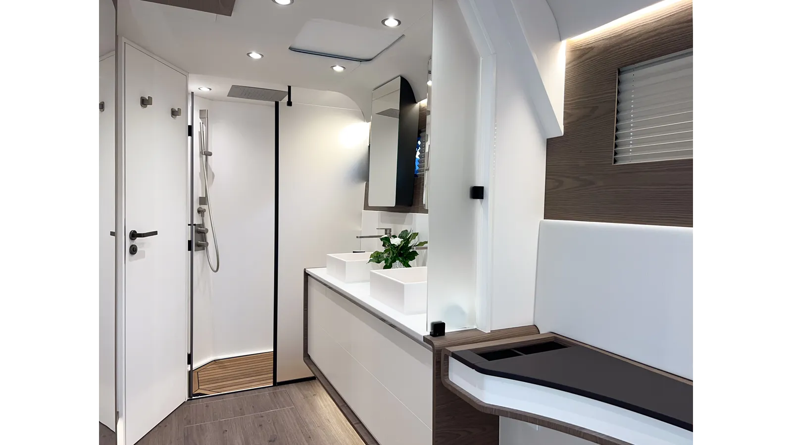 Лучшая цена на GUNBOAT 72 72