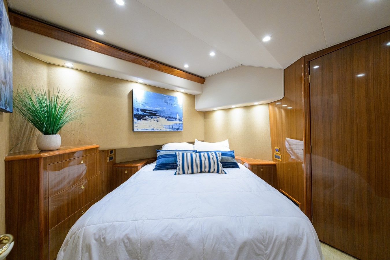 best yacht sales deals 12 BARREL 2007