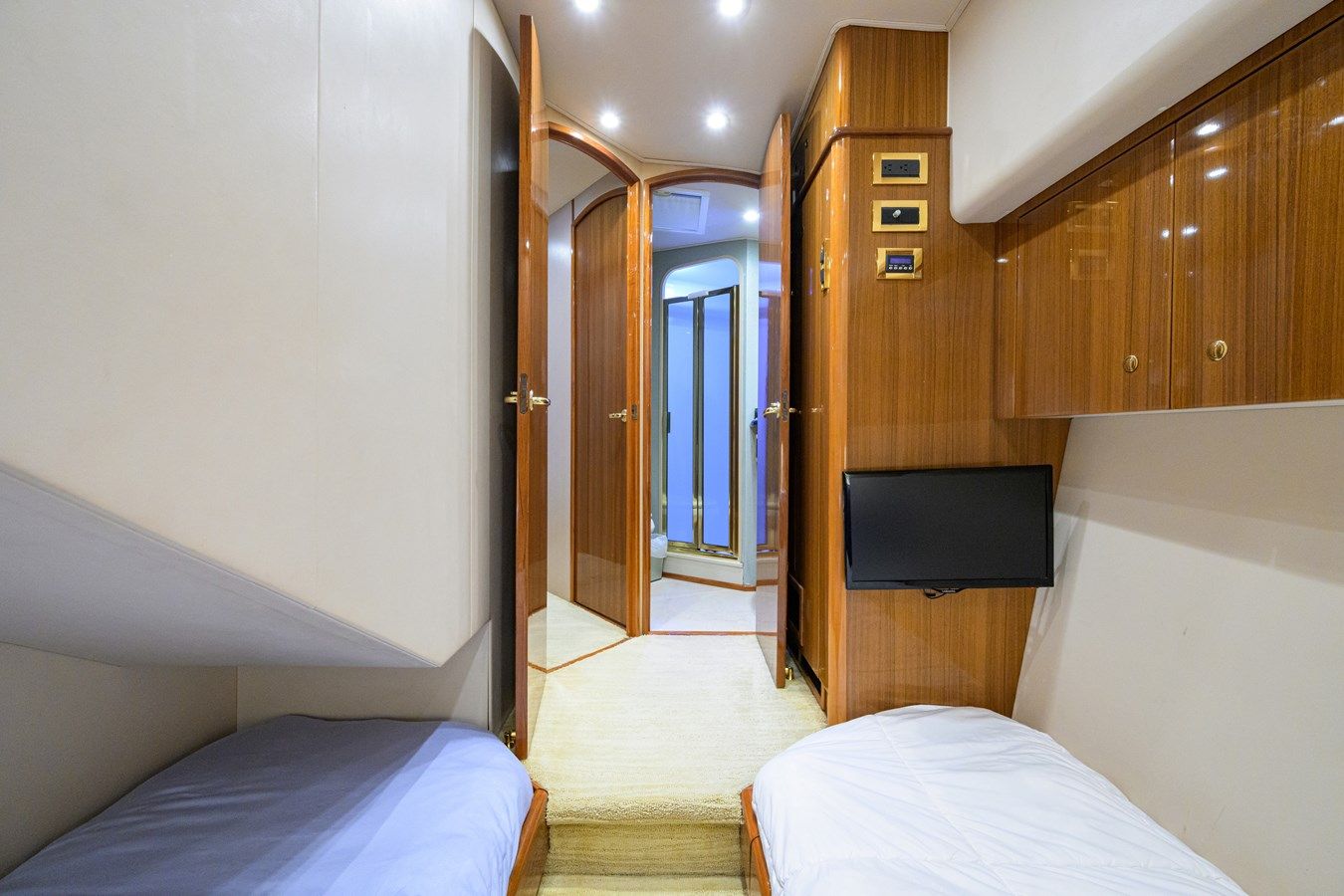 Buy a yacht 12 BARREL