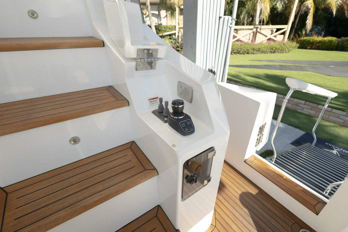 Buy a yacht Rho Boat Flybridge