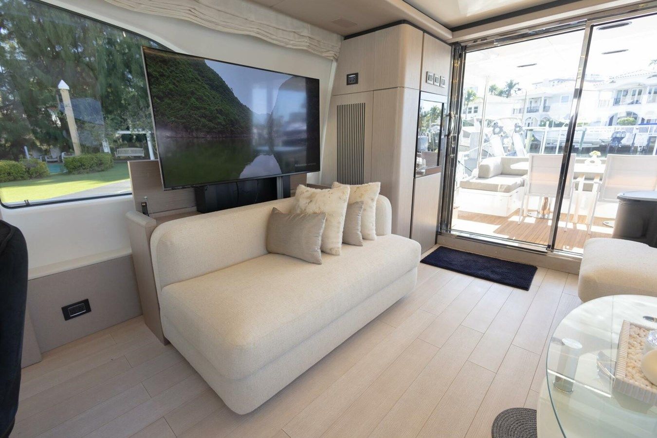 the best price on Rho Boat 2021