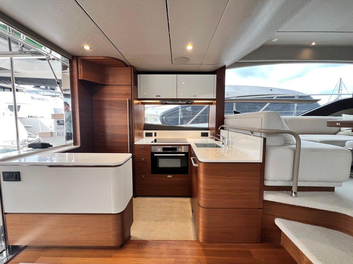 Buy a F55 - PRINCESS at Shestakov Yacht Sales