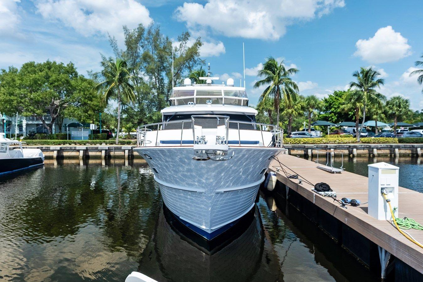 El Legado yacht sale