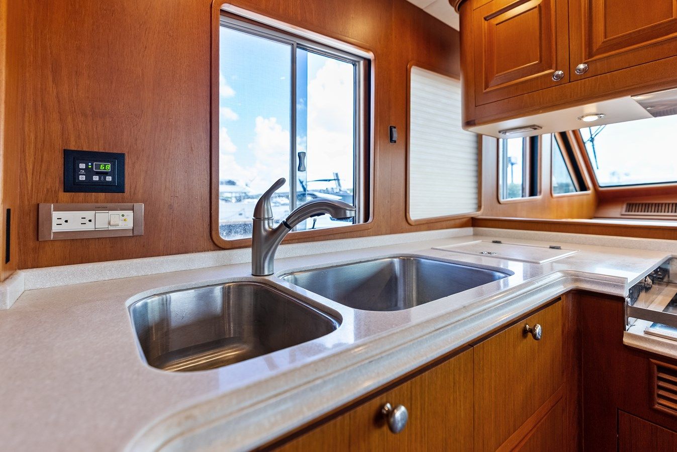 Стоимость яхты El Legado - GRAND BANKS MARINE