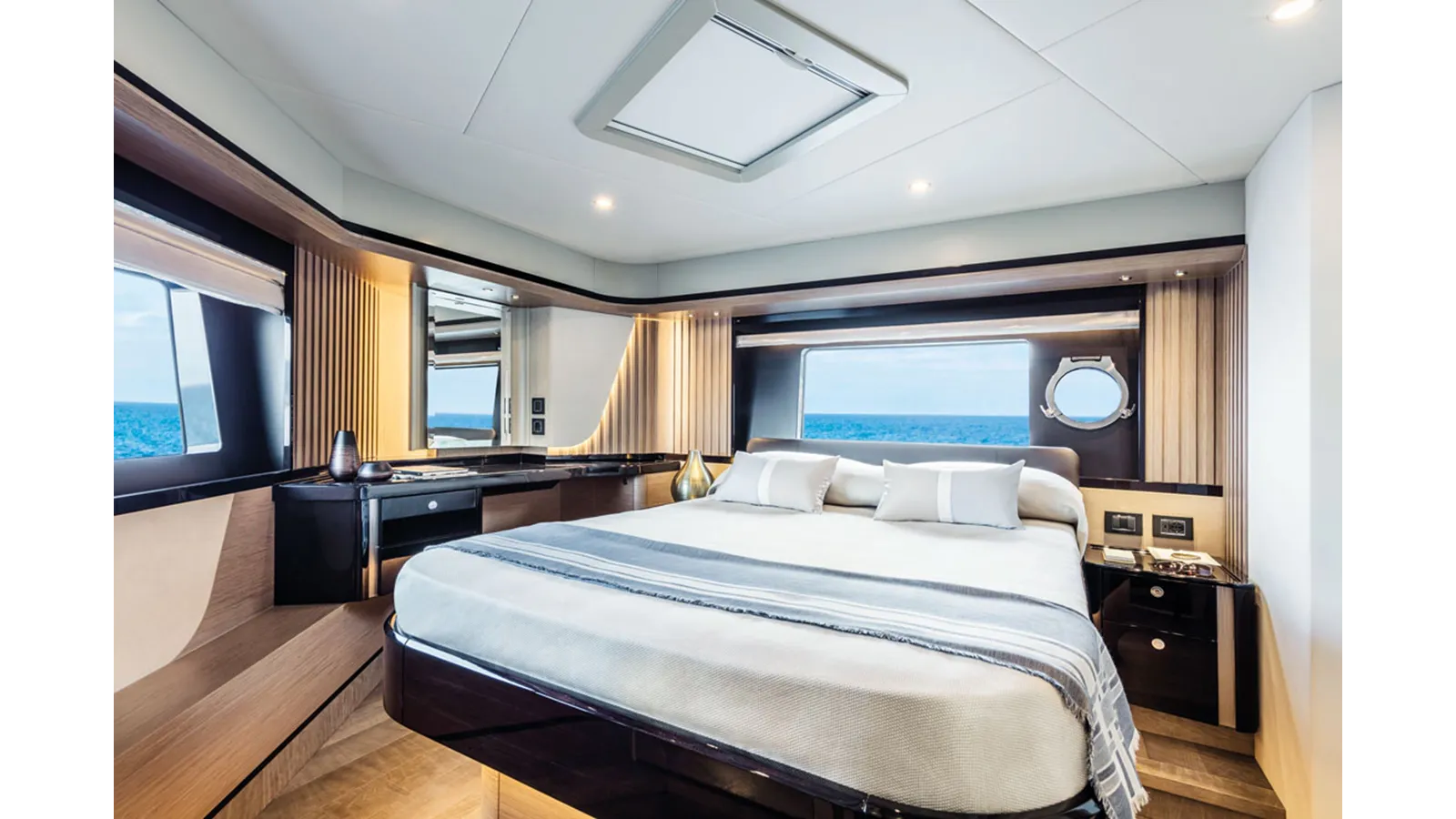 Buy a yacht NAVETTA 58 ON-ORDER - Absolute Yachts