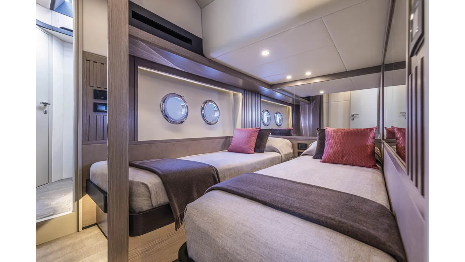 the best price on NAVETTA 53 ON-ORDER Navetta 53