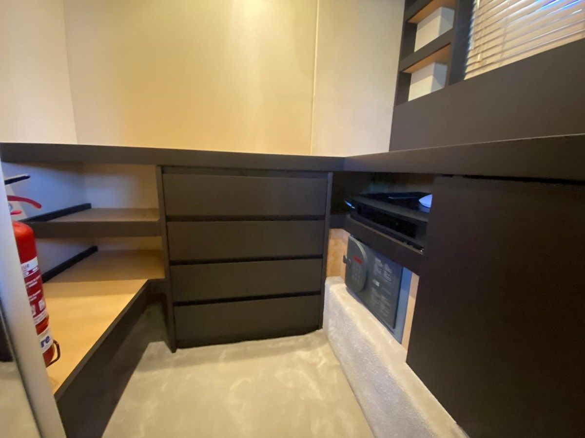 10009846 77S yacht sale