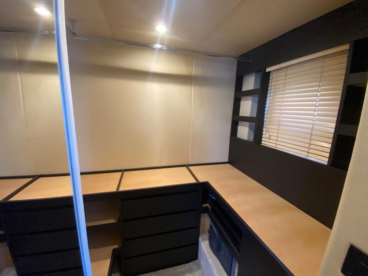 Buy a yacht 10009846 77S