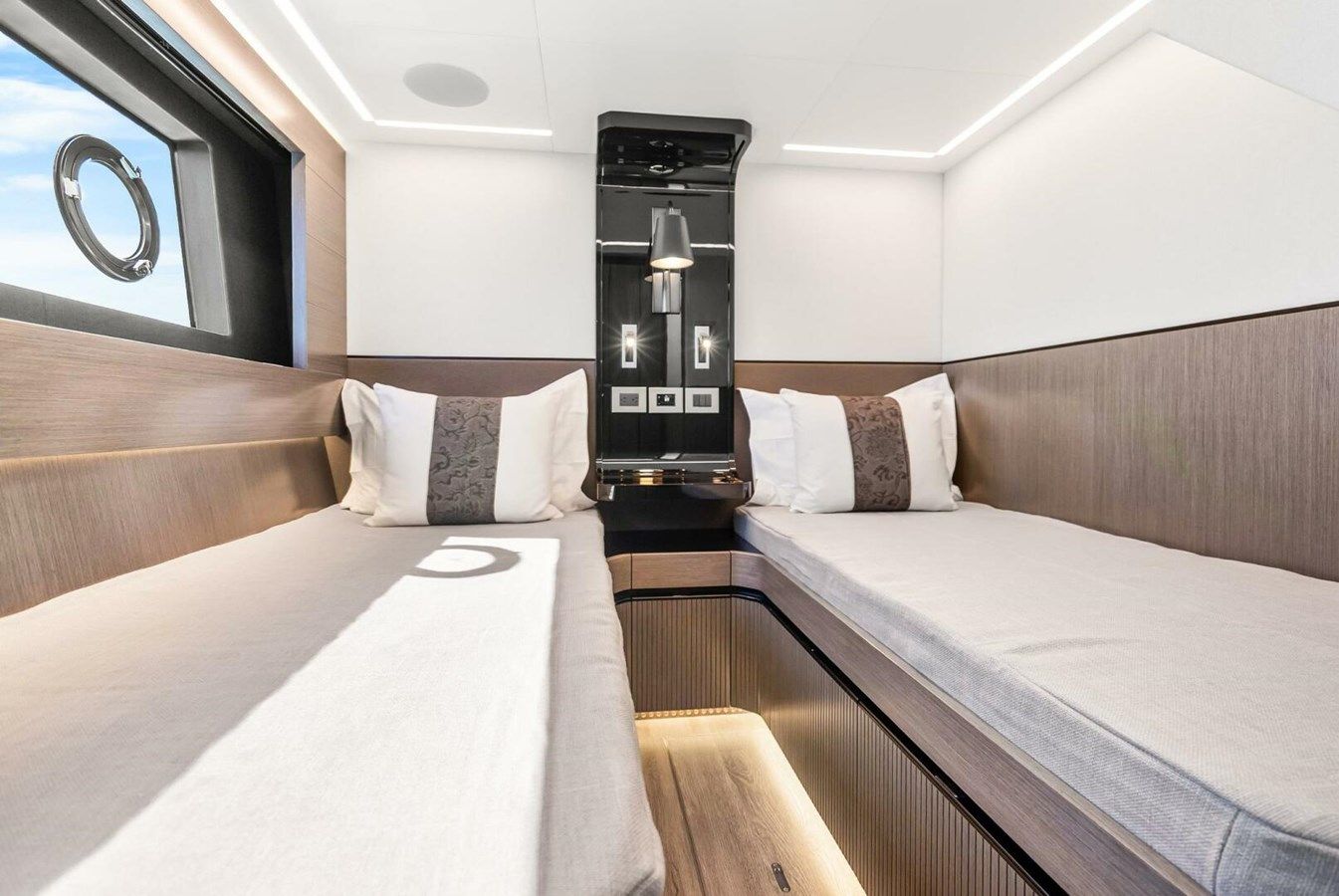 Buy a yacht 63 Indulgence 63