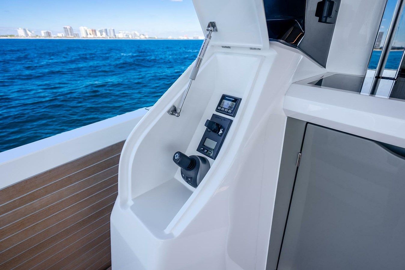 Buy a yacht 63 Indulgence - PEARL YACHTS
