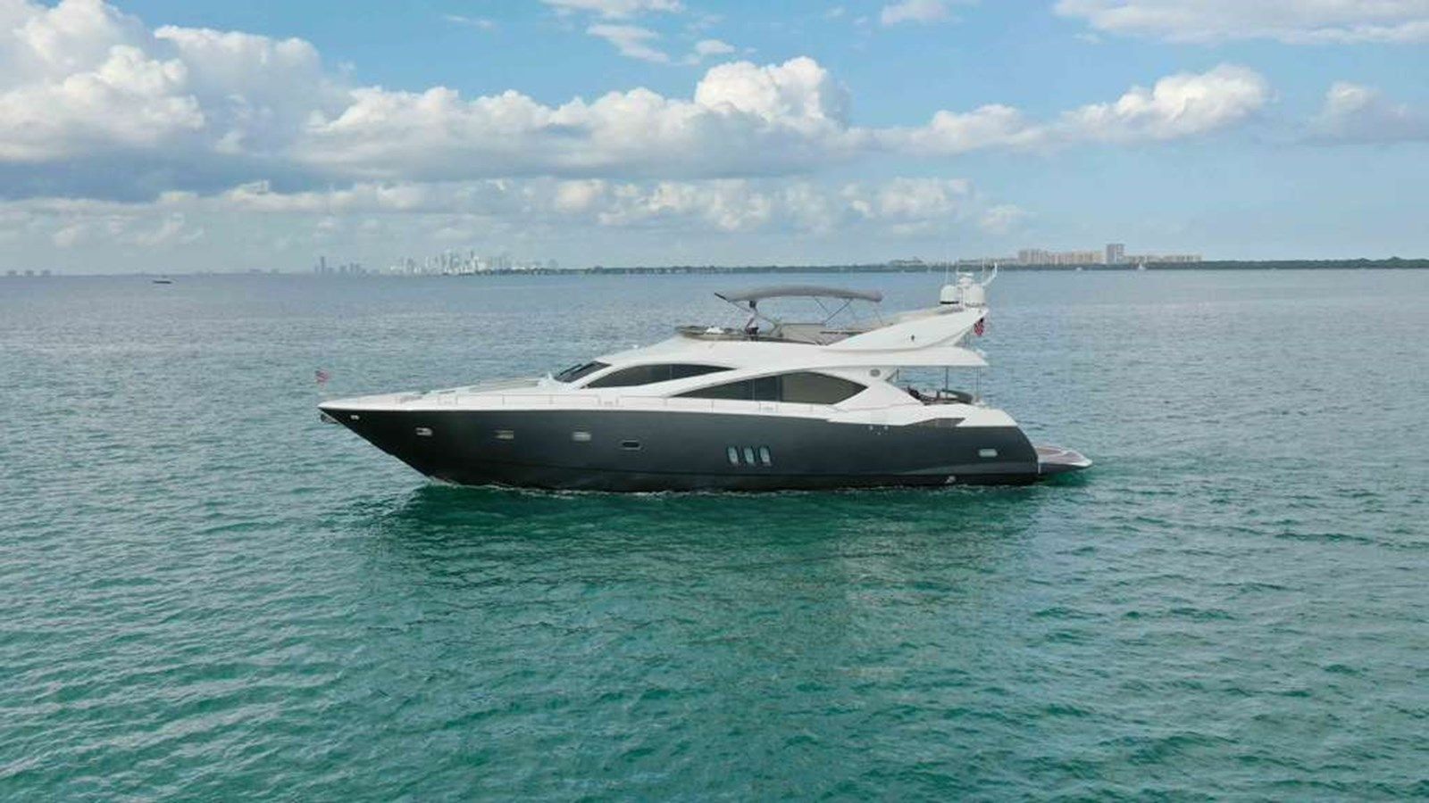 Buy a 2006 Sunseeker Manhattan 'FINS UP' 82 at Shestakov Yacht Sales
