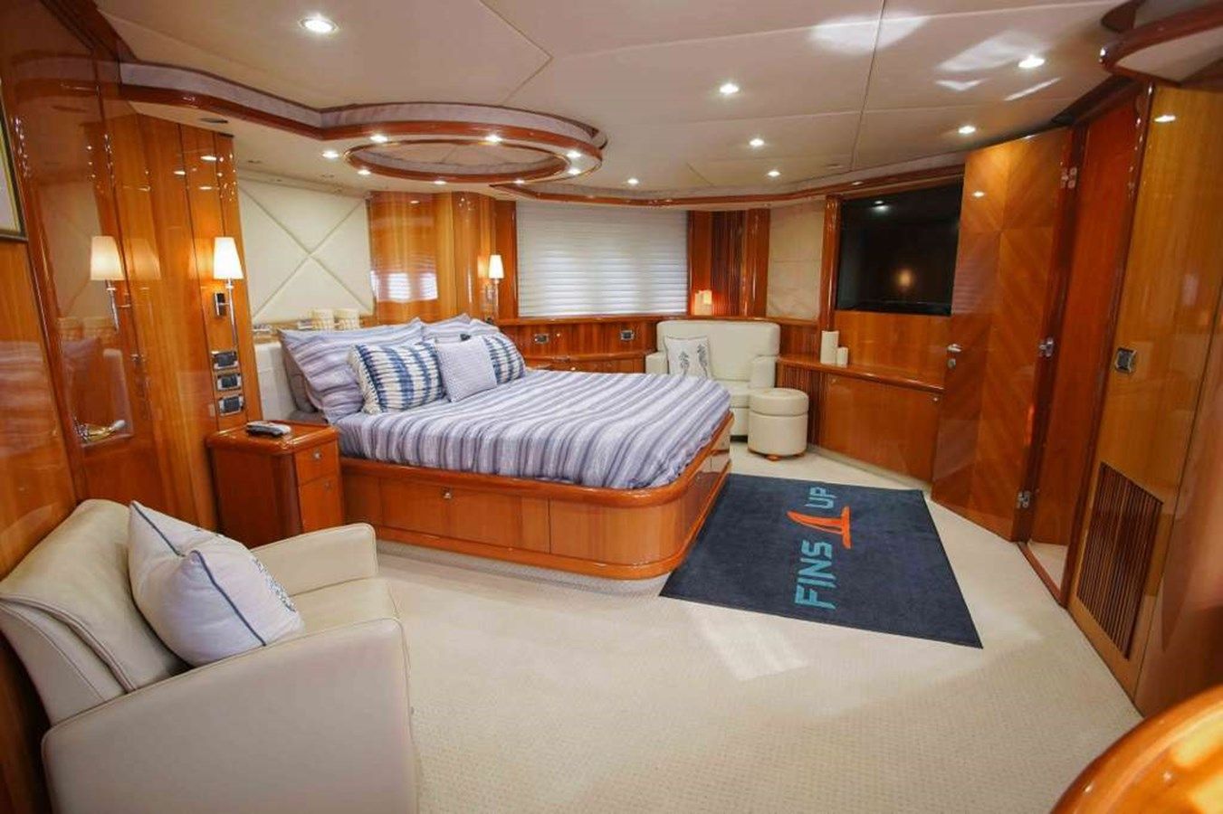 best yacht sales deals 2006 Sunseeker Manhattan 'FINS UP' - Sunseeker