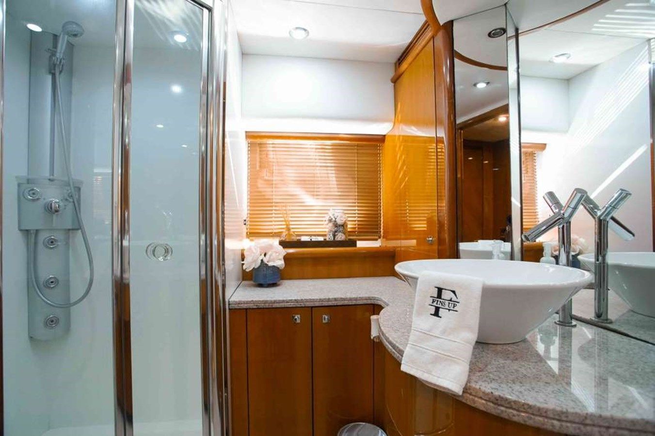 2006 Sunseeker Manhattan 'FINS UP' 2006 price