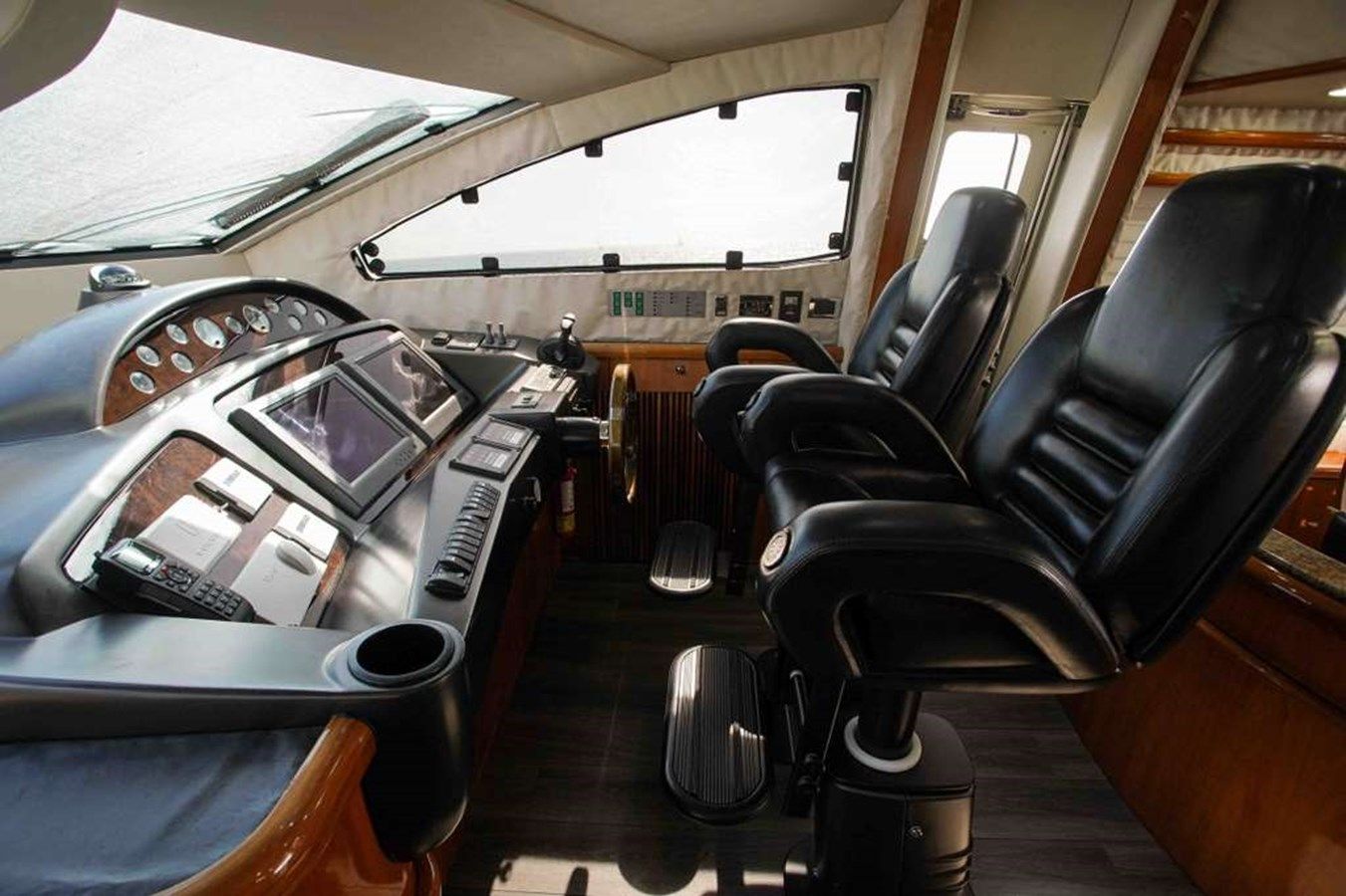 Buy a 2006 Sunseeker Manhattan 'FINS UP' - Sunseeker at Shestakov Yacht Sales