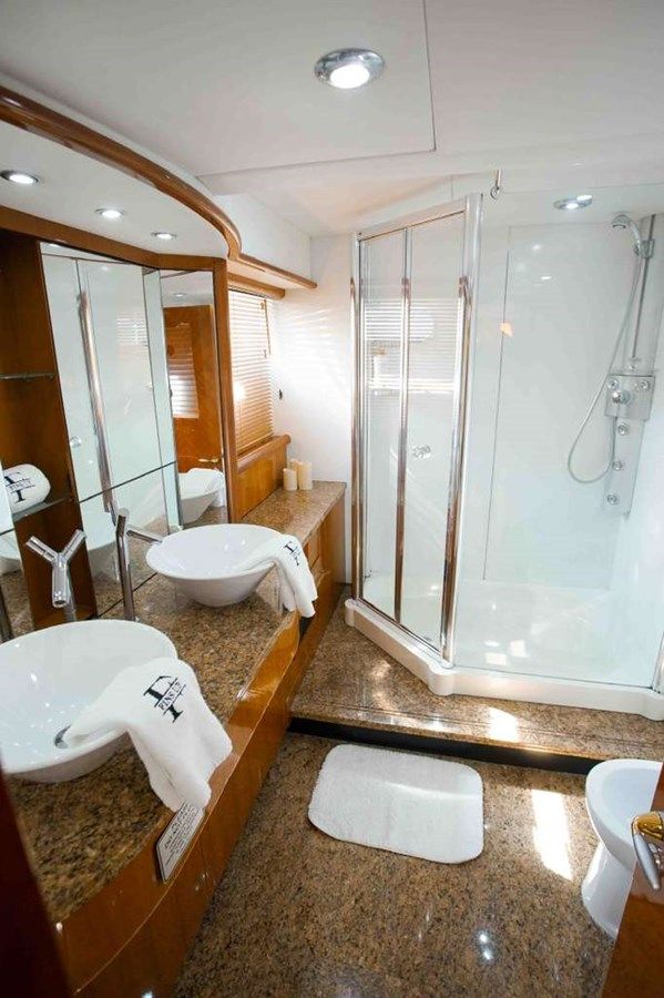 best yacht sales deals 2006 Sunseeker Manhattan 'FINS UP' - Sunseeker