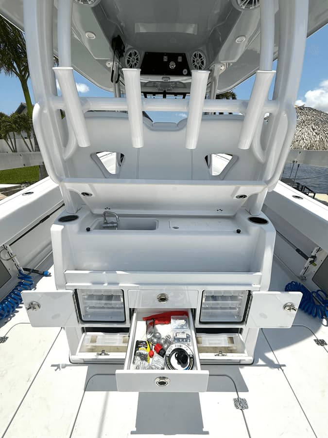 Buy a Lunasea - SPORTSMAN at Shestakov Yacht Sales