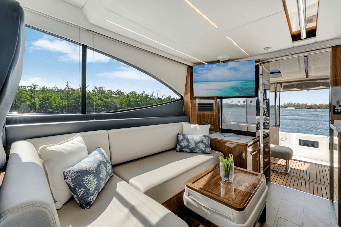 505 SUV - Riviera yacht sale