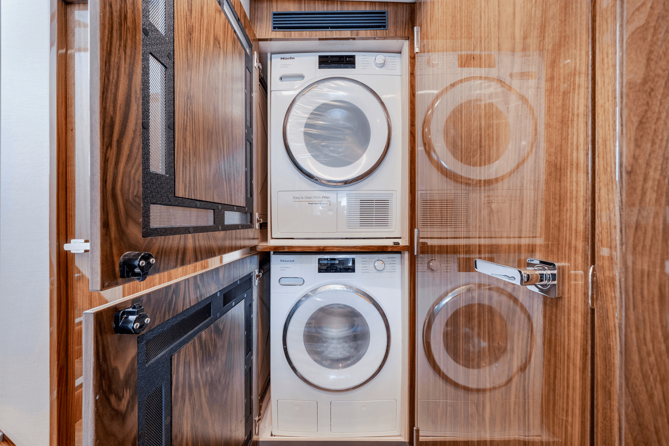 Buy a 505 SUV - Riviera at Shestakov Yacht Sales