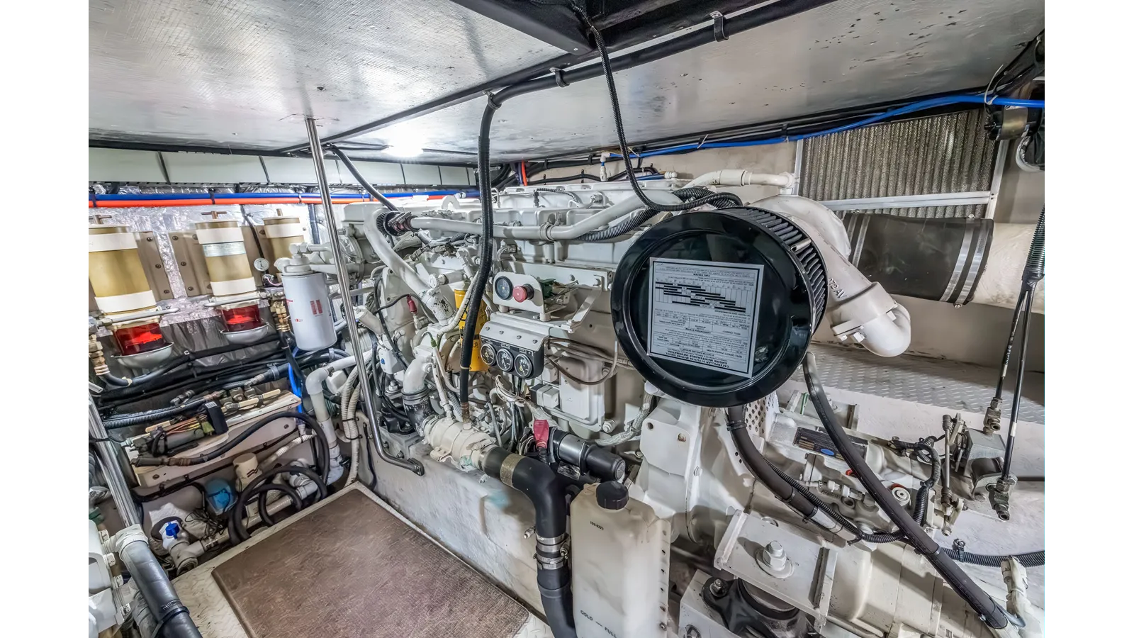 best yacht sales deals AQUA 550 Sedan Bridge