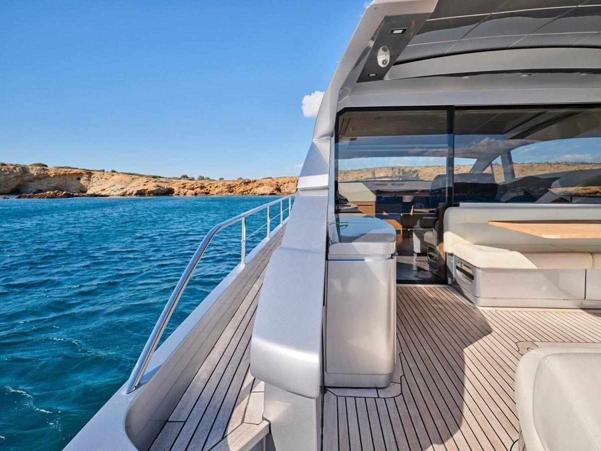 Buy a yacht MY NICKEL 64